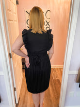 Load image into Gallery viewer, Black Buttoned Pleated Dress
