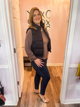 Load image into Gallery viewer, Plus Size Cropped Black Puffer Vest