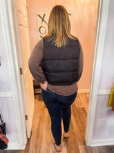 Load image into Gallery viewer, Plus Size Cropped Black Puffer Vest