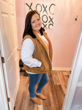Load image into Gallery viewer, Plus Size Khaki Sherpa Vest