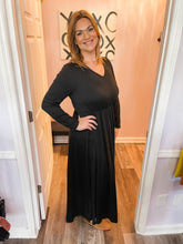 Load image into Gallery viewer, Plus Size Black Mandala Like Back Dress (Sizes: 1XL-4XL)