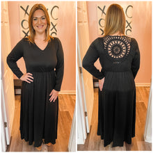 Load image into Gallery viewer, Plus Size Black Mandala Like Back Dress (Sizes: 1XL-4XL)