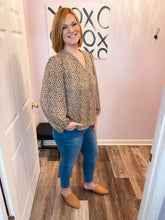 Load image into Gallery viewer, Khaki Leopard Print V Neck Top