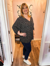 Load image into Gallery viewer, Plus Size Black & White V Neck Floral 3/4 Length Sleeve Top