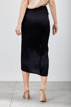 Load image into Gallery viewer, Silky Feeling Black Ruffled Slit Midi Skirt