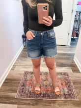 Load image into Gallery viewer, Medium Wash Frayed Shorts