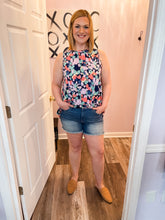 Load image into Gallery viewer, Medium Wash Frayed Shorts