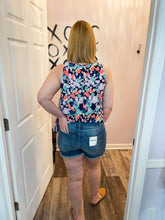 Load image into Gallery viewer, Medium Wash Frayed Shorts