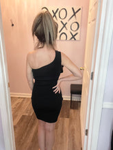 Load image into Gallery viewer, Black One Shoulder Flower Bodycon Dress