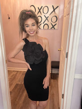 Load image into Gallery viewer, Black One Shoulder Flower Bodycon Dress