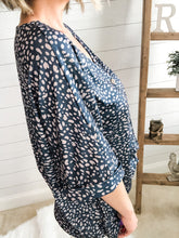 Load image into Gallery viewer, Pebble Print Short Sleeve V Neck Top With Wooden Buttons