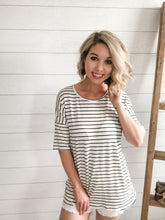 Load image into Gallery viewer, Black and White Short Sleeve Stripe Top