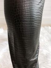 Load image into Gallery viewer, Plus Size Snake faux leather leggings