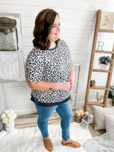 Load image into Gallery viewer, Plus Size Black & White Leopard Print Top