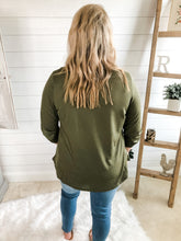 Load image into Gallery viewer, Plus Size 3/4 Button Back Sleeve Top