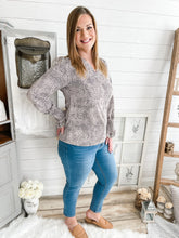 Load image into Gallery viewer, Leopard Print Smocked Wrists Top