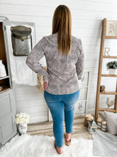 Load image into Gallery viewer, Leopard Print Smocked Wrists Top