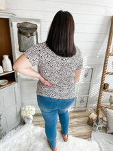 Load image into Gallery viewer, Apricot Cheetah Print Lightweight Top