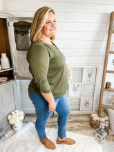 Load image into Gallery viewer, Plus Size 3/4 Button Back Sleeve Top