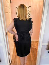 Load image into Gallery viewer, Black Buttoned Pleated Dress
