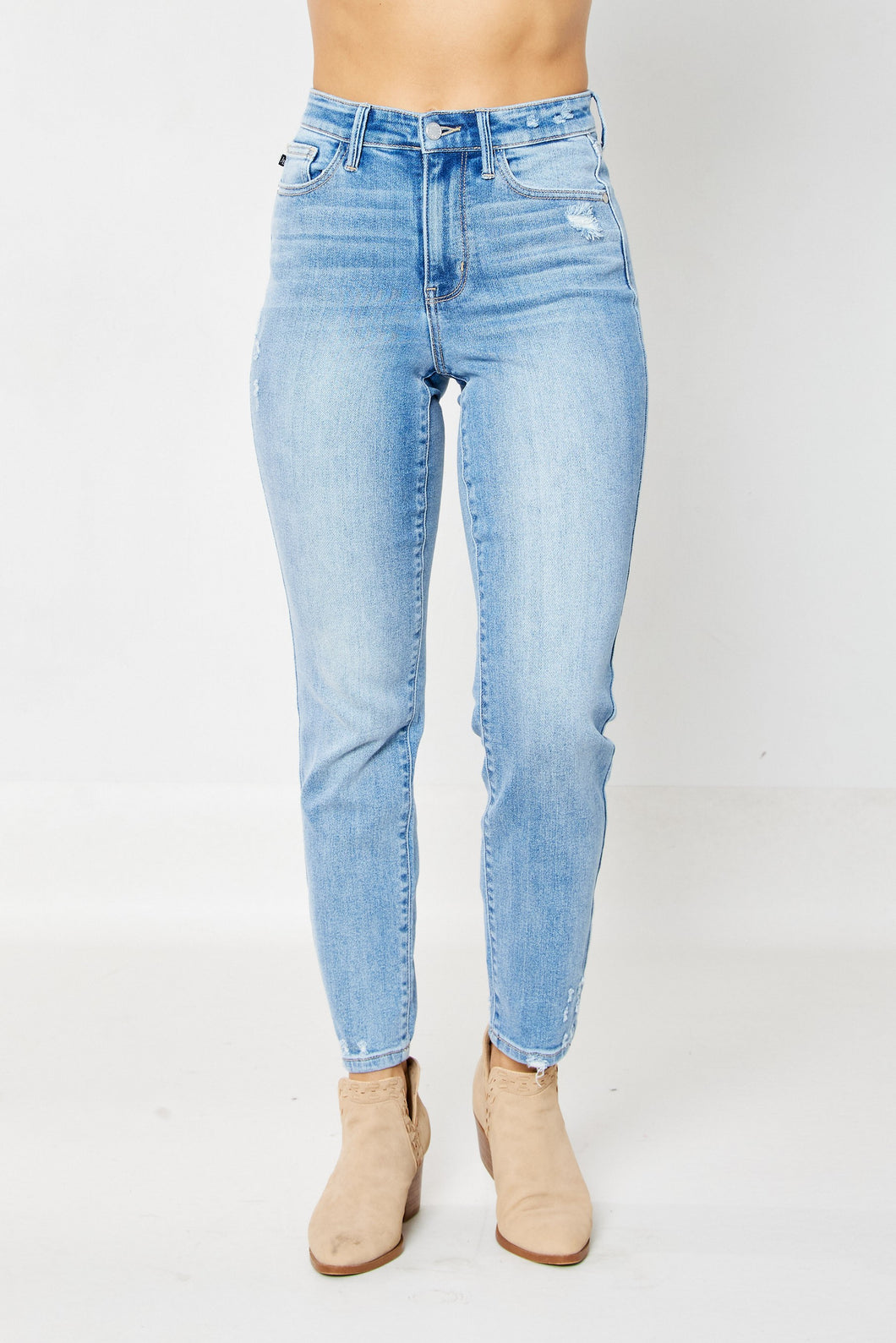 JUDY BLUE Plus Size High Rise Slight Distressing Jeans