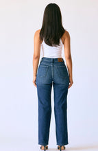 Load image into Gallery viewer, JUDY BLUE (PETITE) Mid Rise Straight Tummy Control Jeans
