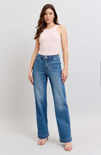 Load image into Gallery viewer, JUDY BLUE Medium Wash High Rise Straight Jeans (Sizes: 0-24)
