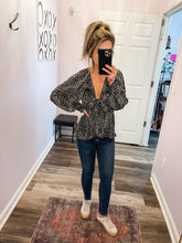 Load image into Gallery viewer, Black &amp; White Leopard Print Stretchy Waist Band Smocked Wrists Long Sleeve Top (Sizes: S-3XL)
