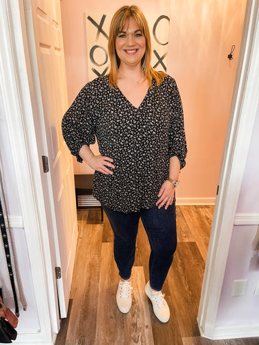 Plus Size Black & White V Neck Floral 3/4 Length Sleeve Top