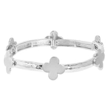 Load image into Gallery viewer, Hammered Silver Colored Clover Stretch Bracelet
