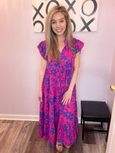 Load image into Gallery viewer, Pink &amp; Blue Floral Tiered Flutter Sleeve Maxi Dress
