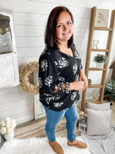 Load image into Gallery viewer, Palm Leaf Top With Mesh Sleeves
