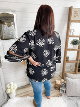 Load image into Gallery viewer, Palm Leaf Top With Mesh Sleeves
