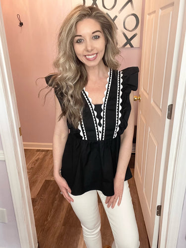 Black & White Ric Rac Scalloped Trim Top
