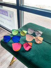 Load image into Gallery viewer, Large Cat Eye With Blue/Purple Mirror Lens
