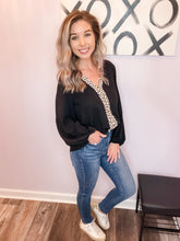 Load image into Gallery viewer, Black &amp; Leopard Middle Lined Long Sleeve Top
