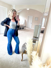 Load image into Gallery viewer, (Sizes: S-4XL) Medium Wash Flare Non-Distressed High Rise Jeans
