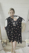 Load and play video in Gallery viewer, Plus Size Black Floral Print Tie Back Top
