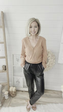 Load and play video in Gallery viewer, Ribbed Bubble Sleeve Crop Top
