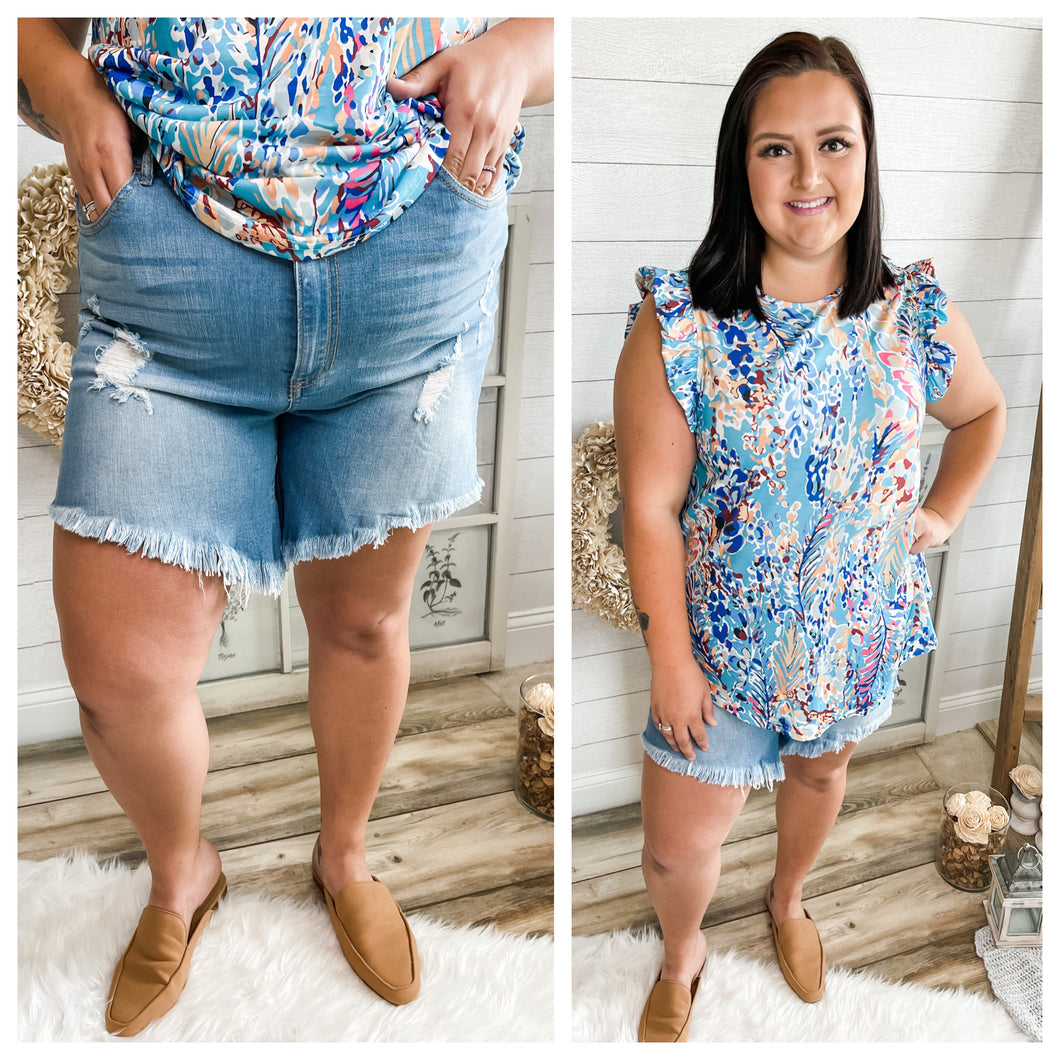 Plus Size Stretchy Distressed Denim Shorts With Frayed Hem