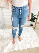 Load image into Gallery viewer, Plus Size 5 Button Down High Rise Distressed Jeans
