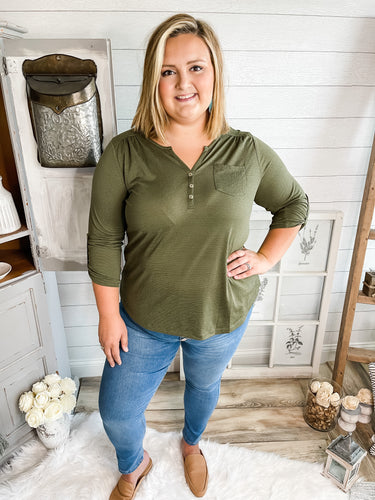 Plus Size 3/4 Button Back Sleeve Top