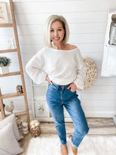 Load image into Gallery viewer, &#39;Mom Jean&#39; High Rise Straight Leg With Frayed Hem
