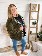 Load image into Gallery viewer, Plus Size Black and White Plaid Olive Button Down Sherpa Jacket
