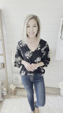 Load and play video in Gallery viewer, Palm Leaf Top With Mesh Sleeves
